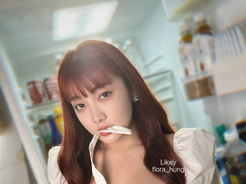 德州撲克火辣荷官爆乳發牌　在牌桌上都無法專心了！