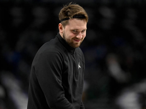 NBA》造反了？ 東契奇命中半場三分叫獨行俠教練伏地挺身