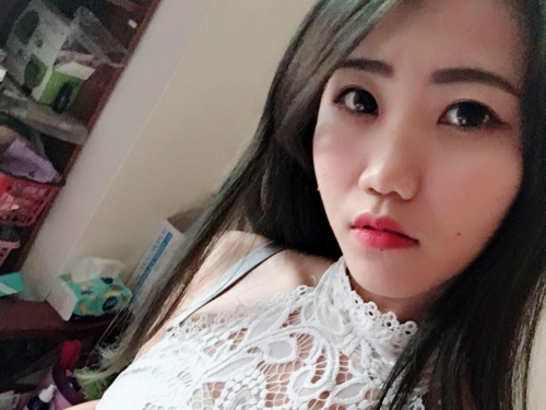 性感裁縫師「伊芙蝶」深夜福利太惹火　原來就是傳說中的OK蹦女孩！