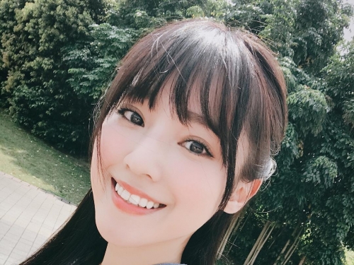可愛氣質正妹！高顏值的被動電力，「安婕希」只要微微一笑所有人瞬間戀愛！