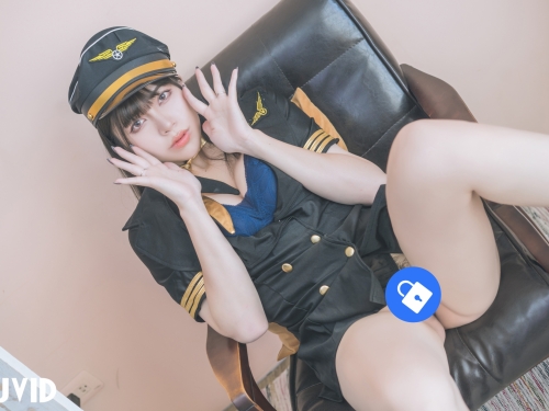 制服誘惑！今晚有機師、空服員、護理師　你想來哪一道？