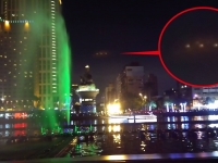《目擊分享:高雄愛河天空中竟出現三個光點，宛如飛碟影像》