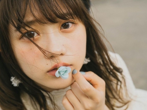 甜美小吃貨「こもれびもか」總是一臉無辜吃著美食　讓人看了也好想咬一口