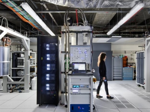 量子計算新里程碑：IBM 推出全球首台 53 位元量子電腦