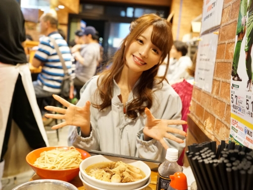 大奶吃貨蘿莉「桃乃木かな」一年間征服全日本拉麵二郎　不忘留下甜美「事後照」超傻萌