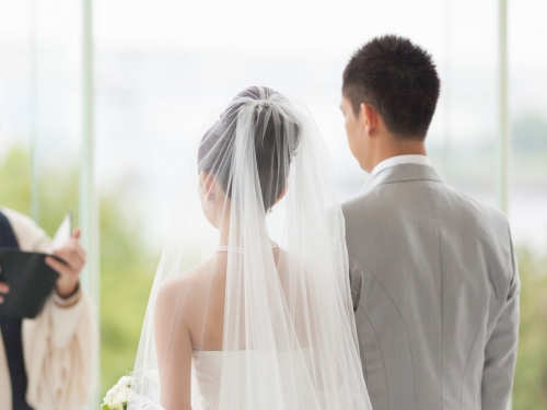 新郎玩遊戲輸不起 當眾怒巴新娘頭 失控片曝網傻眼