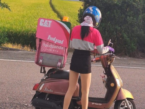 短窄裙跑外送辣暈7千網 苗栗人揭真實身分：請三思
