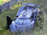 限量7部就這樣撞了　Koenigsegg千匹怪獸綠色地獄殞落