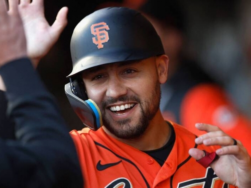 MLB》小球迷干擾比賽遭主場球迷狂噓 巨人外野手送上暖心舉動
