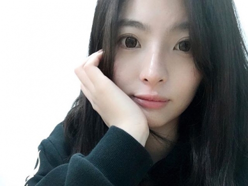 根本台中最美女警！正妹「Arielle」清新高顏值外表，讓民眾都會不小心闖紅燈了啦！