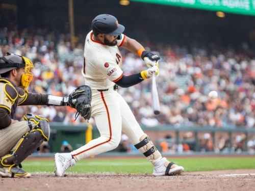 MLB》巨人拉莫斯克服超級障礙 右打轟進麥考維灣第1人