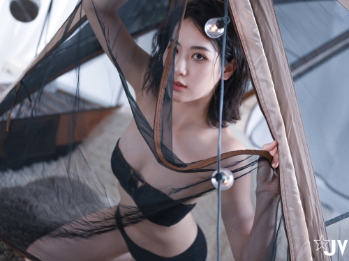 喜歡野外露營嗎？網拍老闆娘親送到府，還用「白嫩美體」陪你練習搭帳篷！