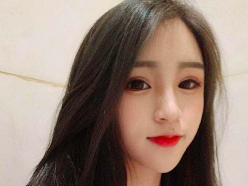 超萌！正妹「蔡芷芊」露美背好撩人，甜笑喊話：缺一位男友！