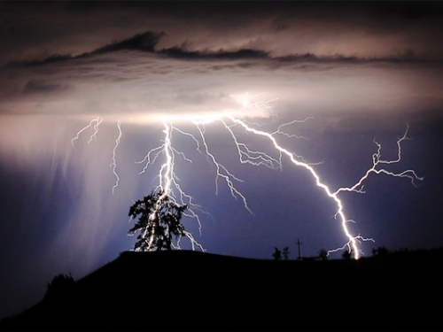 屋漏偏逢連夜雨！印度遭遇極端雷電天氣，每2小時就有一人被劈死