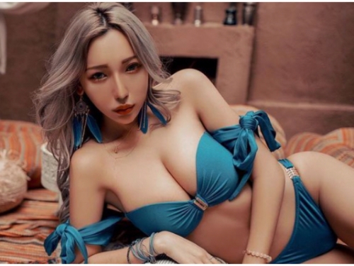 身材也要解封！「冷豔系女神」韻韻 Coco 露出南半球　膚色誘人上衣讓人不知該看哪！