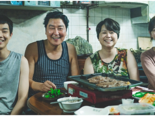 《寄生上流》到底多狂？HBO 有望打造短篇影集　奉俊昊將聯手《為副不仁》導演共同製...