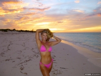 姐妹們來來來，猜這位凍齡超模幾歲？