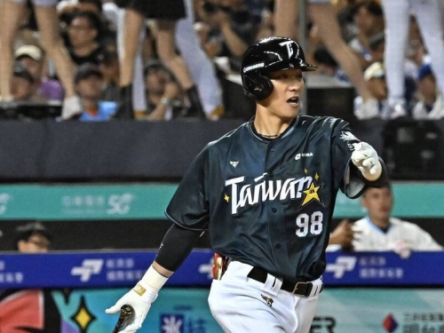 中職明星賽》打擊上演模仿秀 王威晨還替「本尊」陳晨威開心