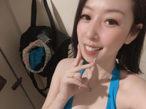 桃園人衝啊！中原平價水餃店「正妹老闆娘」熱褲露白皙雙腿接客