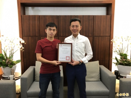 台灣第一人！林育葦成巴拉圭職業足球員 回新竹家鄉推廣足球