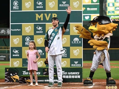 中職》後勁穿「塗黑釘鞋」登板 在平野面前無情壓制兄弟打線