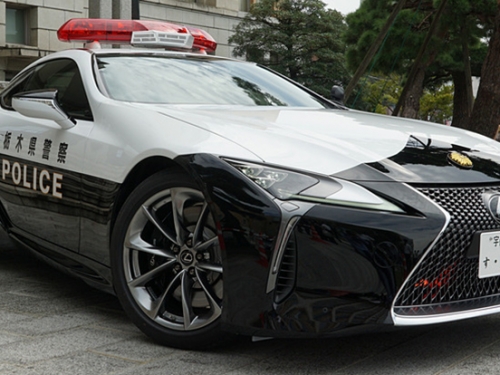 全日本最爽警局？栃木縣警局超猛警車又一發，縣民贈送一輛 Lexus LC500！
