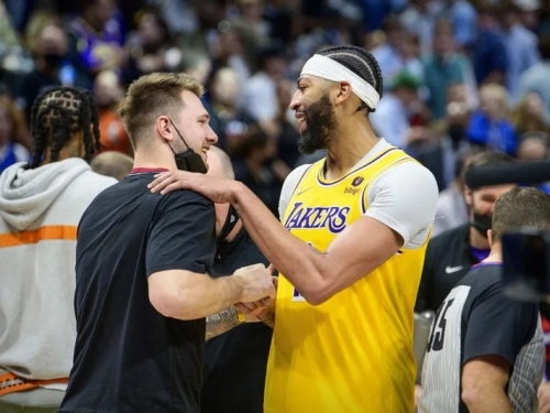 NBA》湖人獨行俠世紀對決 愛德華想「吃瓜」：我會買場邊票
