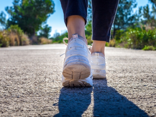 不只走路！研究曝「在這處散步」大增5成抗癌能力