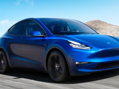 「S3XY」全員到齊！Tesla 正式發表「平價電動休旅」 Model Y，車上走出6人全場傻眼......