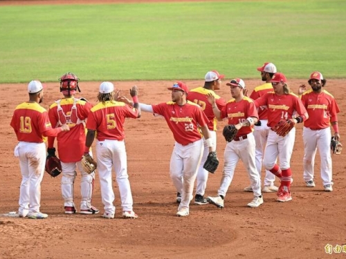經典賽》西班牙隊強勢！昨大勝台鋼、今又逼和味全龍