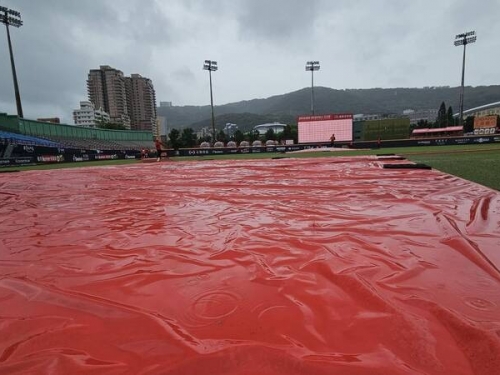 中職》瑞恩發威 龍猿大戰因雨延賽