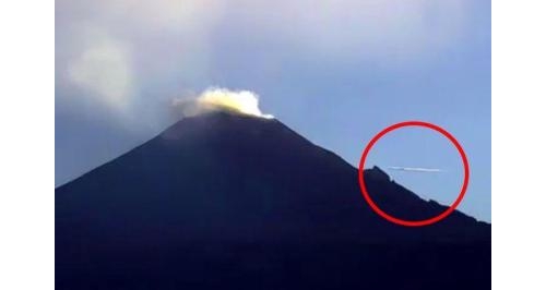 墨西哥火山爆發又現UFO！網友指外星人在研究地球地熱活動（視頻）