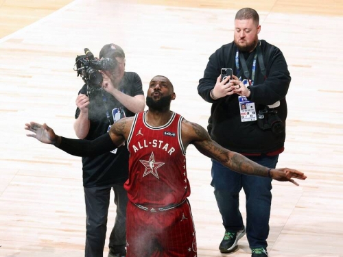 NBA》明星賽帶傷上陣恐缺席勇湖大戰！詹皇受訪親曝傷況