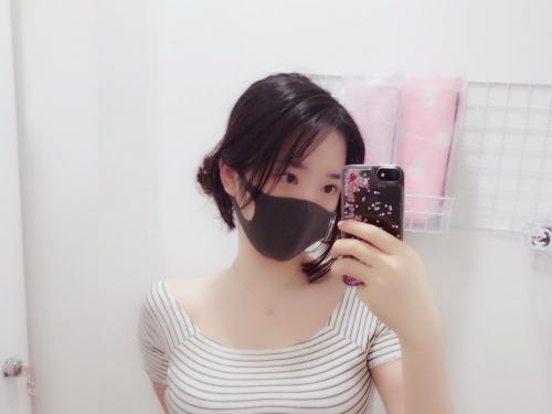 妹子中空低胸「渾圓長輩」掉出眼神超挑逗！私密照充滿殘暴「8字乳波」
