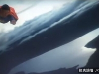 鳥？飛機？不...是超人！　英國3500呎高空英雄現身？