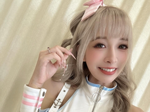 寒流來了快帶回家！巨乳小白兔露兩只大白兔求收編餵飽