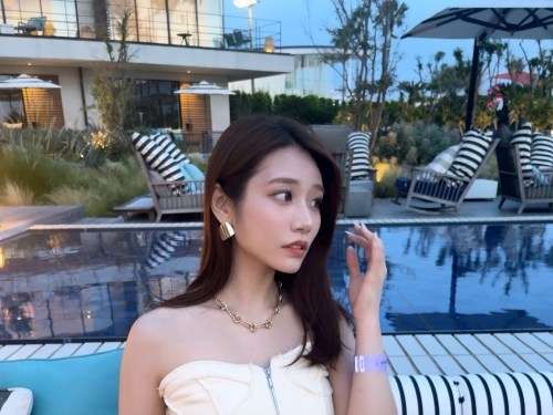 河北彩伽野獸性慾覺醒！想變漂亮去美容，卻被媚藥精油弄到狂噴水