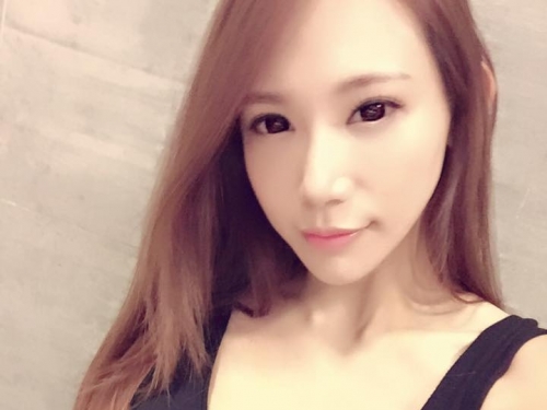 「陽光女孩」身材火辣辣！笑容滿分乳量也滿點！這個是極品…