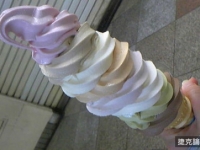 東京出現超大冰淇淋　8層口味才賣約100台幣