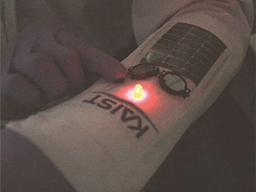 南韓科學家開發新型水性電池，半分鐘內充飽電