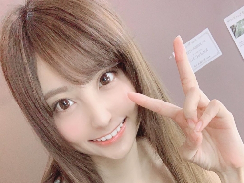 再也不怕看牙科！超甜美「正妹牙助」制服底下隱藏飽滿美乳
