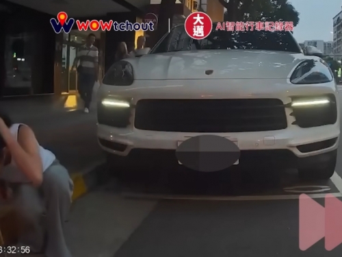 保時捷妹吐好大一口「又白又濃」46萬人看傻