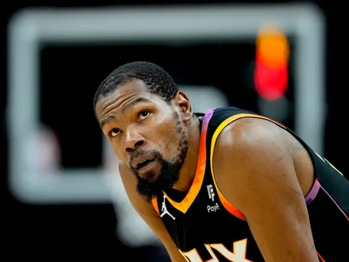 NBA》KD封蓋Bronny卻被吹犯規！與詹皇父子對決　本人感嘆：我老了