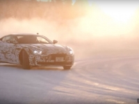 英倫紳士也要玩甩尾!Aston Martin發表DB11雪地測試影片!