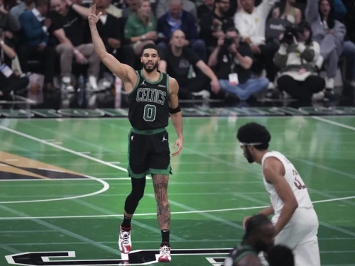 NBA》衛冕軍塞爾蒂克狂飆22記三分彈 斷騎士開季15連勝