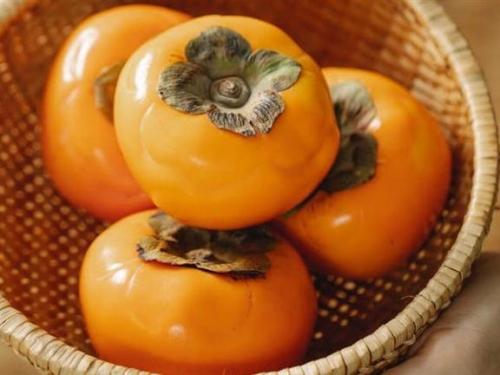 柿子切開見密麻黑斑！婆媽嗨喊「是極品」 專家曝：1狀況快丟掉