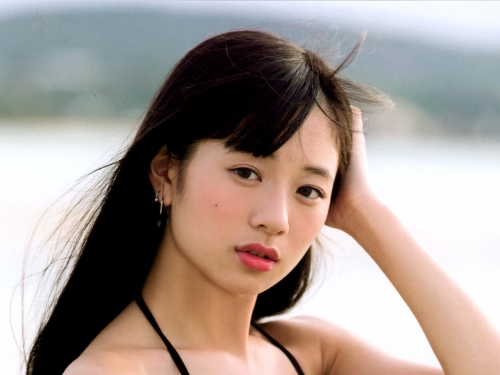 日系清純偶像「解衣下海」曬美乳！超越發育極限的好身材，無法相信才19歲！