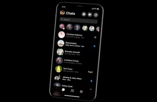 暗黑版Facebook 登場！打上這個「符號」便能啟動
