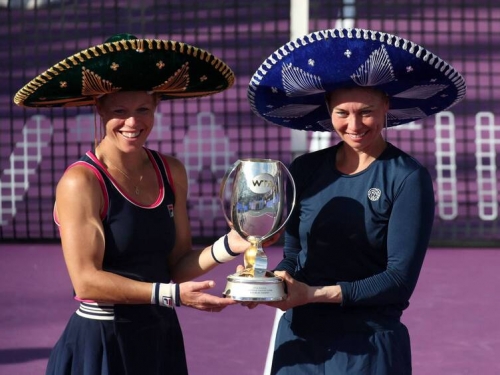 網球》年紀加總74歲 西格蒙、茲沃娜列娃照贏年終賽女雙冠軍