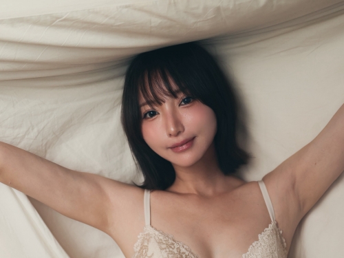 人妻秘書「新妻優香」因為老公出軌，乾脆也跟社長在辦公室裡瘋狂中出